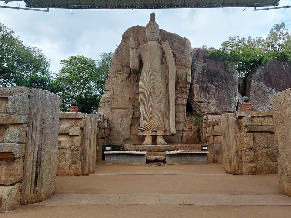Aukana, Sri Lanka